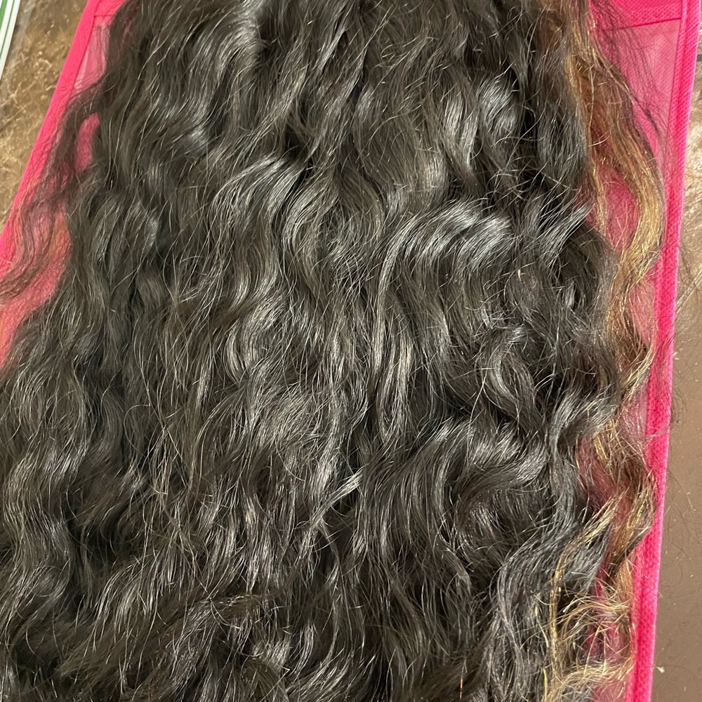 Black Wavy Hair Adjustable Wig with combs, straps. Comes w collapsible wig stand